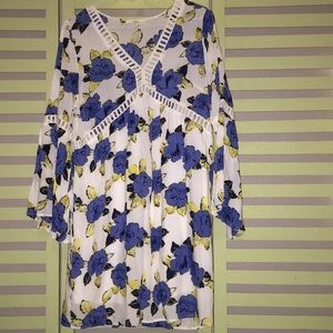 Entro dress with blue flower pattern